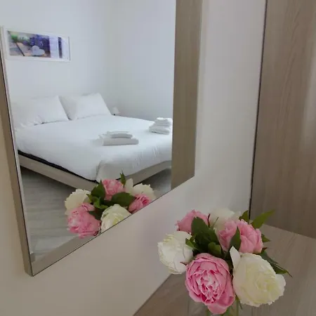 Apartman Italianway-cornalia 8 *